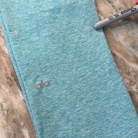 ALO Yoga Alosoft Legging - Picture 2 of 11
